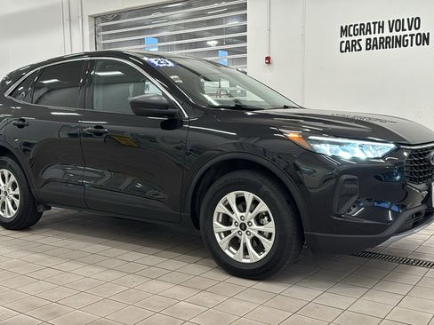 Used 2023 Ford Escape Active w/ Tech Pack #1 AWD/4WD image 3