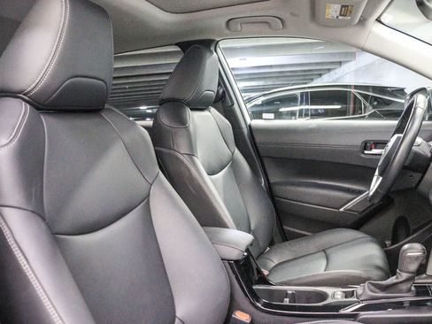 Used 2023 Toyota Corolla Cross XLE w/ Convenience Package FWD image 19