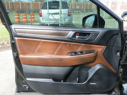 Used 2018 Subaru Outback 3.6R Touring image 19