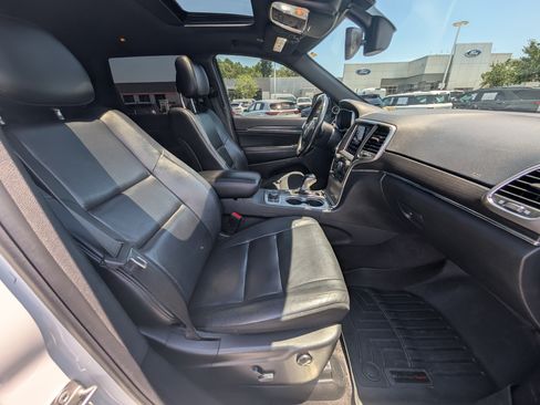 Used 2018 Jeep Grand Cherokee Limited AWD/4WD image 10