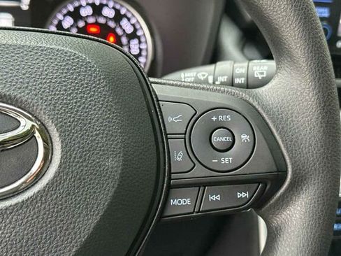 Used 2022 Toyota RAV4 XLE image 31