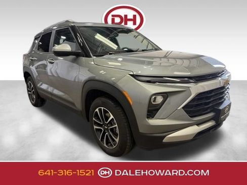 Used 2025 Chevrolet TrailBlazer LT AWD/4WD image 1