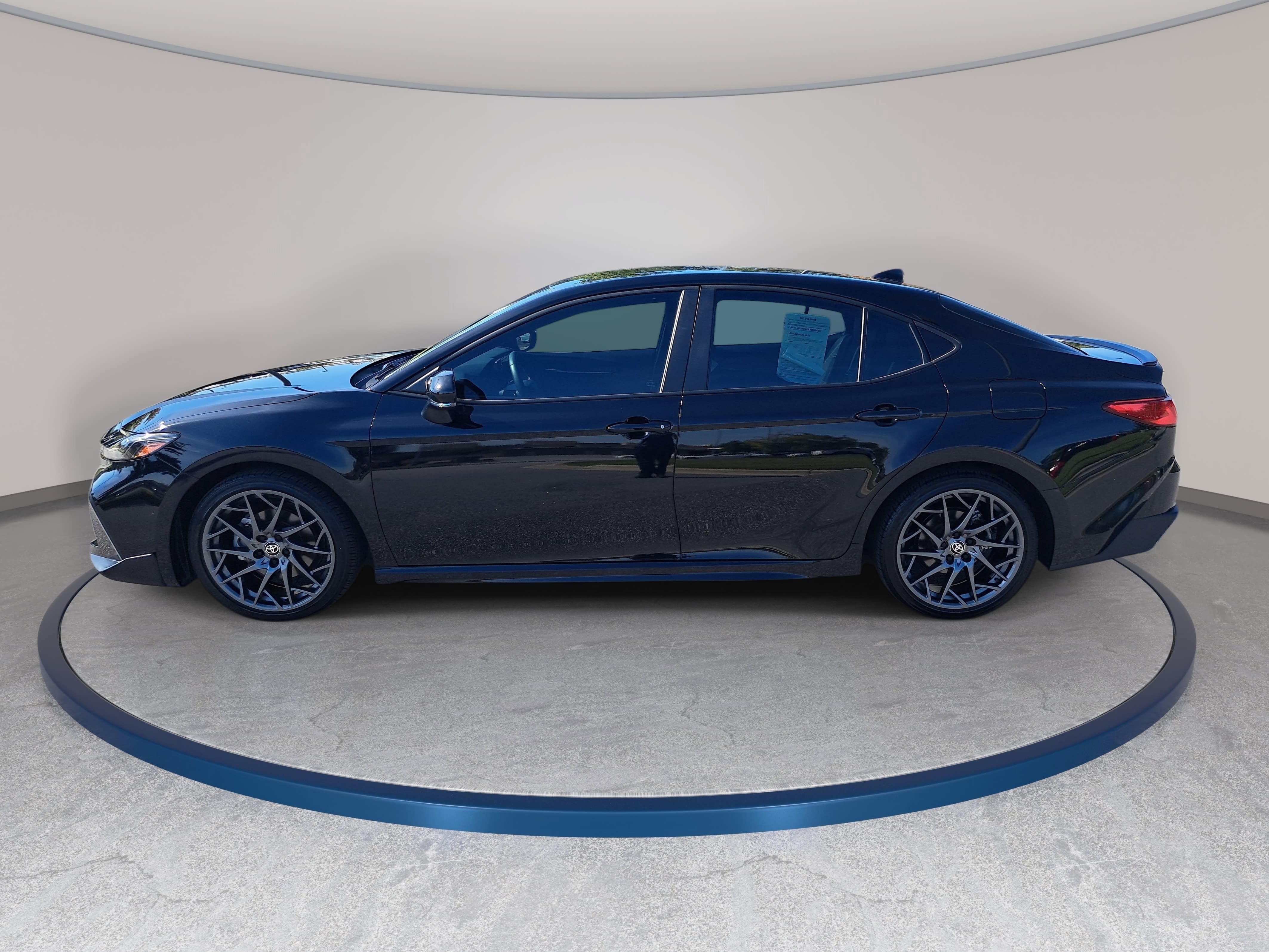 Used 2025 Toyota Camry SE w/ Convenience Package FWD image 8