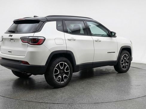 Used 2025 Jeep Compass Trailhawk AWD/4WD image 7