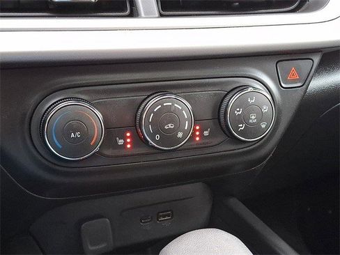 Certified 2024 Chevrolet Trax RS w/ Sunroof Package image 15