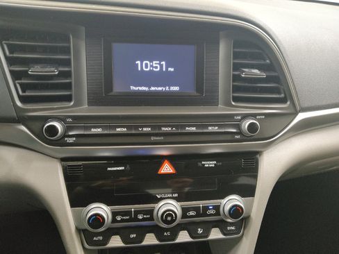 Used 2020 Hyundai Elantra SE FWD image 25