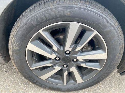 Used 2021 Nissan Versa SV FWD image 17
