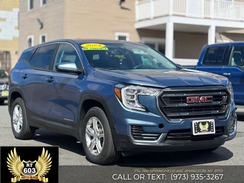 Used 2024 GMC Terrain SLE image 3