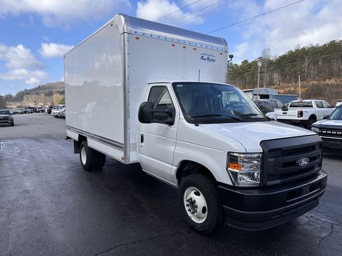 Used 2026 Ford E-450 and Econoline 450 Super Duty w/ Interior Upgrade Package image 4