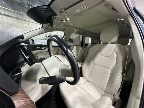 Used 2021 Volvo XC60 T6 Momentum AWD/4WD image 14