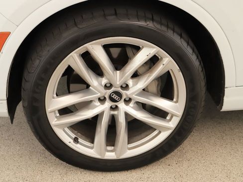 Used 2018 Audi Q7 3.0T Prestige AWD/4WD image 36