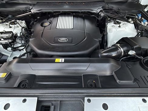 Used 2016 Land Rover Range Rover HSE image 41