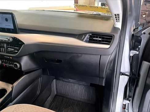 Used 2022 Ford Escape SE w/ Cold Weather Package image 13