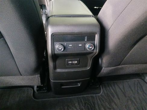 Used 2023 GMC Acadia SLE image 22