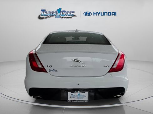 Used 2017 Jaguar XJ R-Sport image 7