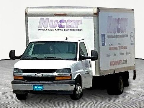 New 2025 Chevrolet Suburban Premier image 5