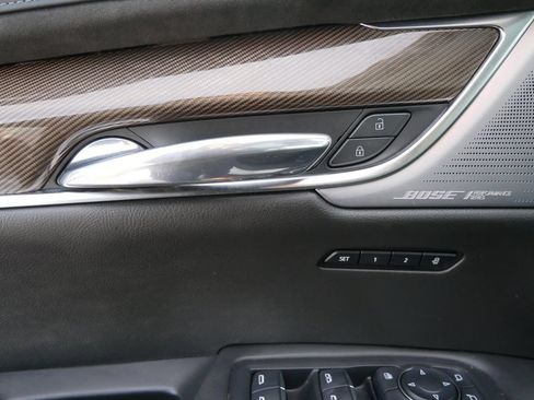 Used 2023 Cadillac XT6 Sport w/ Platinum Package AWD/4WD image 15