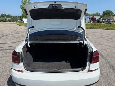Used 2018 Volkswagen Passat 3.6 image 16