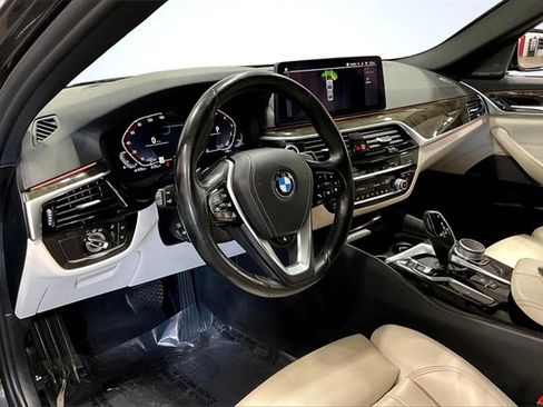 Used 2021 BMW 530i xDrive w/ Premium Package image 14