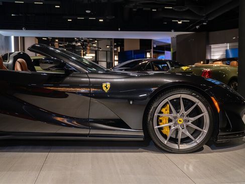 Used 2021 Ferrari 812 GTS RWD image 26