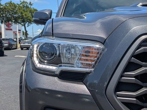 Used 2022 Toyota Tacoma TRD Sport w/ Technology Package AWD/4WD image 10