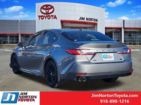Used 2025 Toyota Camry SE image 8