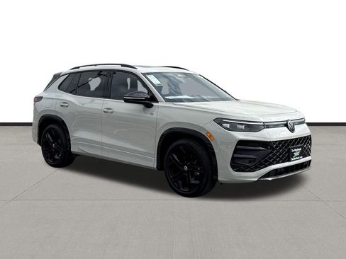 New 2026 Volkswagen Tiguan SE R-Line image 3