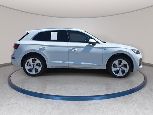 Used 2022 Audi Q5 2.0T Premium Plus w/ Premium Plus Package AWD/4WD image 4