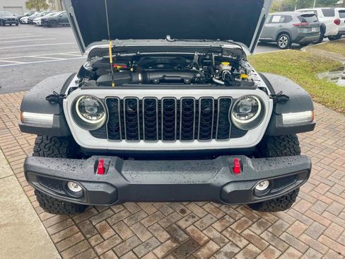 Used 2025 Jeep Wrangler Unlimited Rubicon w/ Convenience Group AWD/4WD image 17