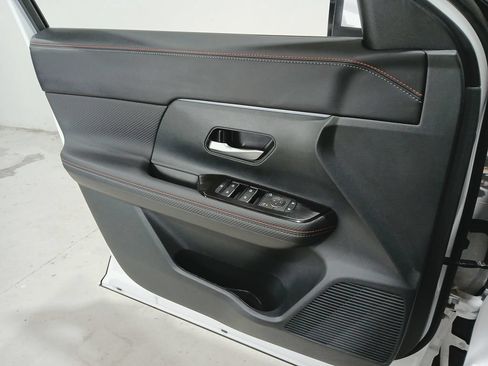 Used 2025 Nissan Kicks SR w/ SR Premium Package AWD/4WD image 31