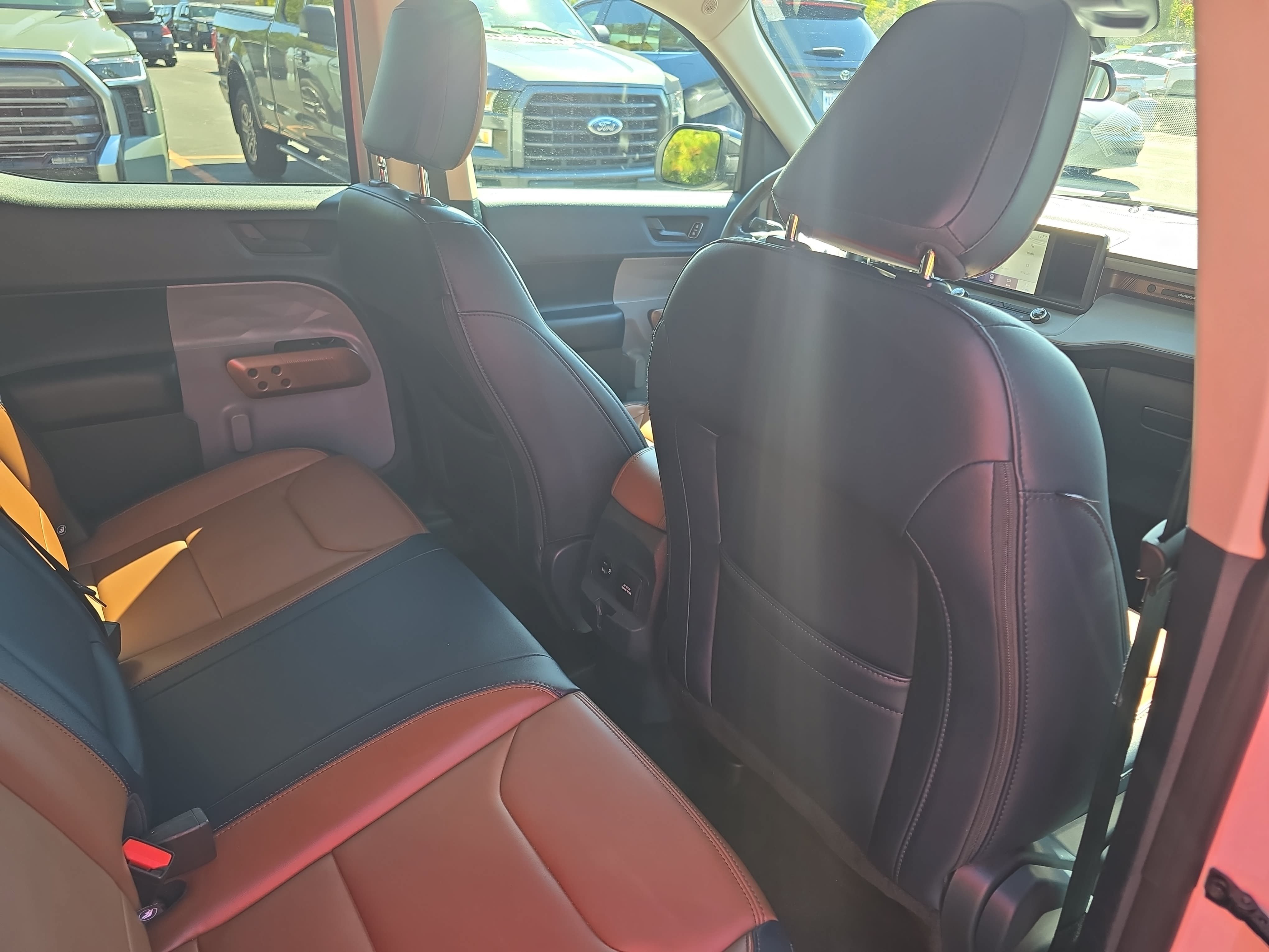 Used 2024 Ford Maverick Lariat FWD image 11