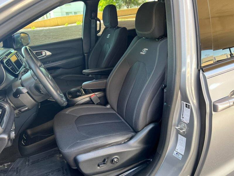 Used 2018 Chrysler Pacifica Touring Plus w/ S Appearance Package FWD image 19