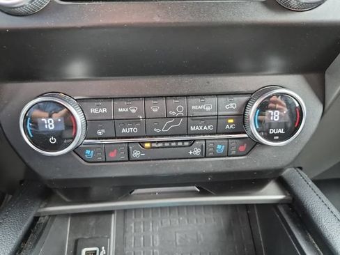 Used 2019 Ford Expedition Max XLT w/ Equipment Group 202A AWD/4WD image 17
