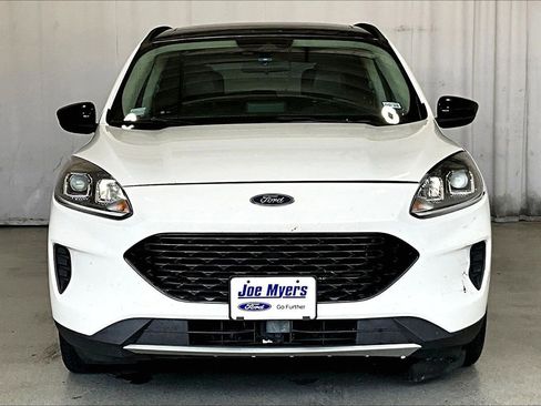 Used 2020 Ford Escape SE Sport image 2