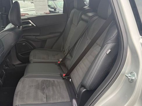 Used 2025 Mitsubishi Outlander SE AWD/4WD image 12