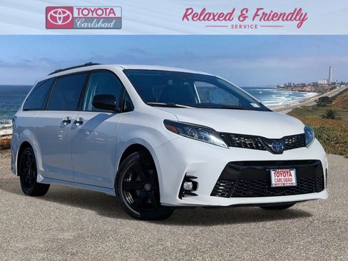 Used 2020 Toyota Sienna SE w/ Nightshade Edition FWD image 1