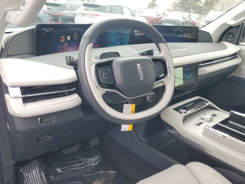 New 2026 Lincoln Navigator Reserve image 14