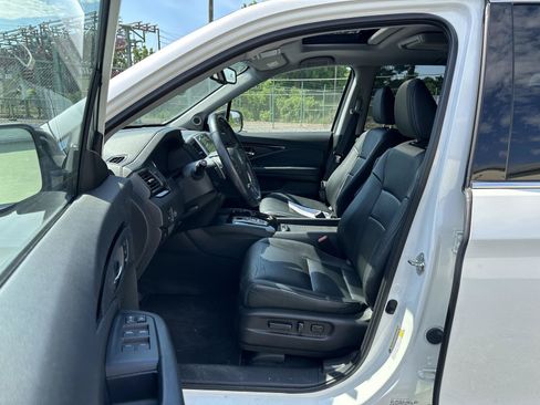 Used 2018 Honda Pilot Touring image 11