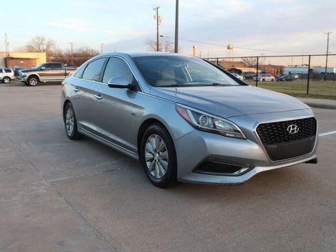Used 2016 Hyundai Sonata SE image 2