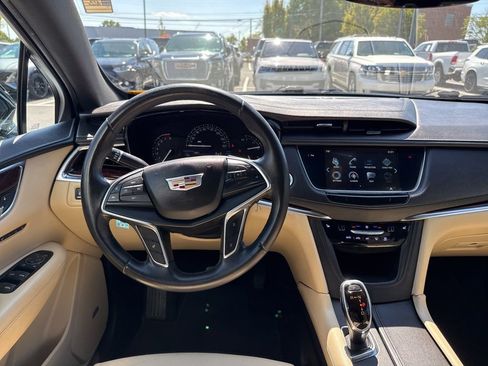 Used 2018 Cadillac XT5 Luxury image 14