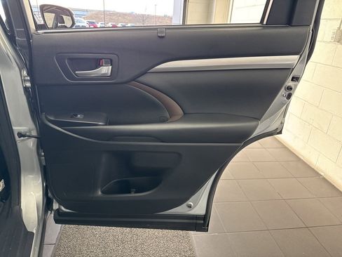 Used 2018 Toyota Highlander XLE image 52