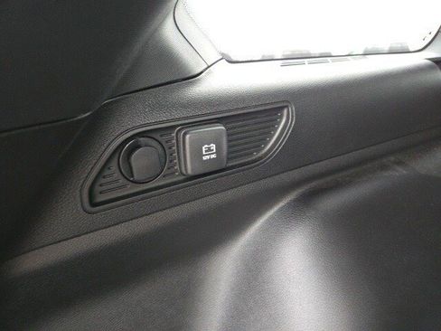 Used 2025 Jeep Grand Cherokee Limited w/ Luxury Tech Group II image 6