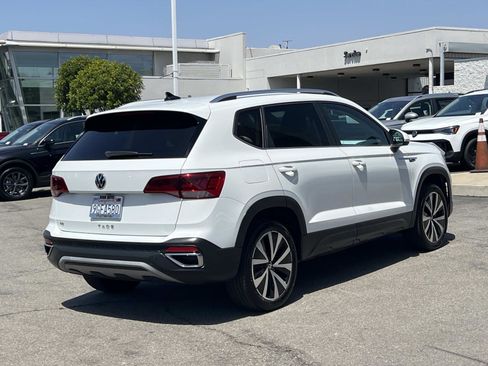 Certified 2023 Volkswagen Taos SE FWD image 24