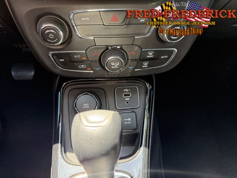 Used 2019 Jeep Compass Latitude AWD/4WD image 13