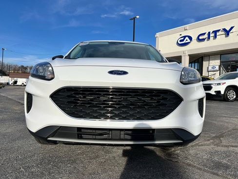 Used 2022 Ford Escape SE image 3