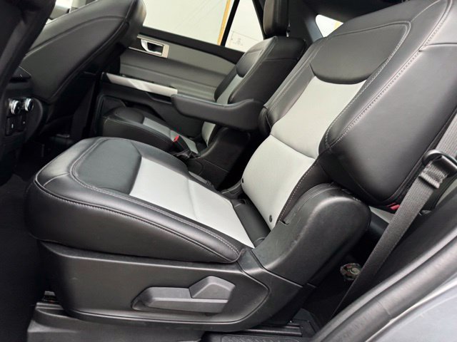 Certified 2023 Ford Explorer XLT w/ Equipment Group 202A AWD/4WD image 9