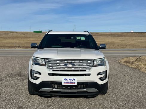 Used 2017 Ford Explorer Platinum image 8