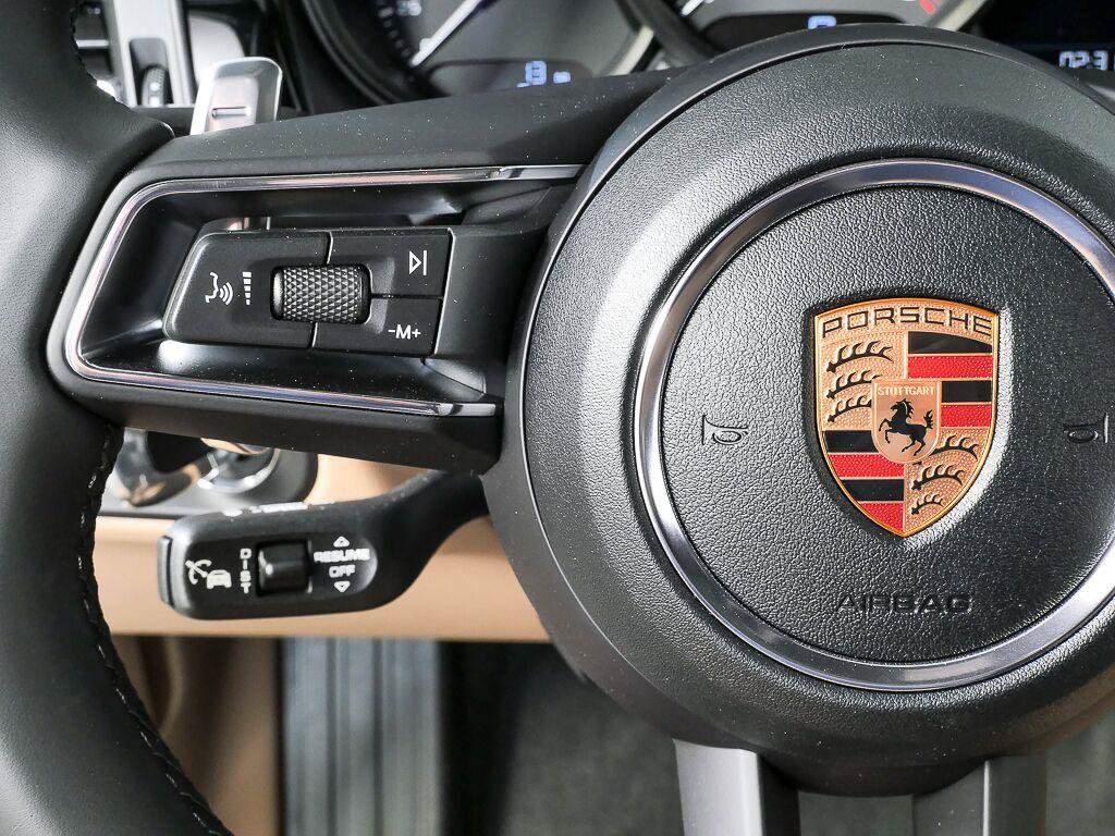 Certified 2026 Porsche Macan AWD/4WD image 10