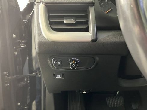 Used 2021 GMC Terrain SLE w/ Driver Convenience Package image 19