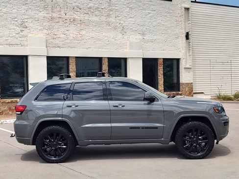Used 2021 Jeep Grand Cherokee Laredo X AWD/4WD image 2